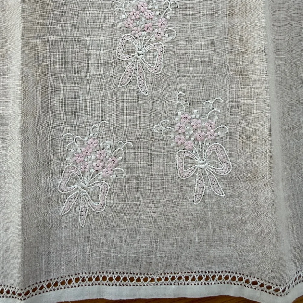 SET OF 3 VINTAGE HAND TOWELS